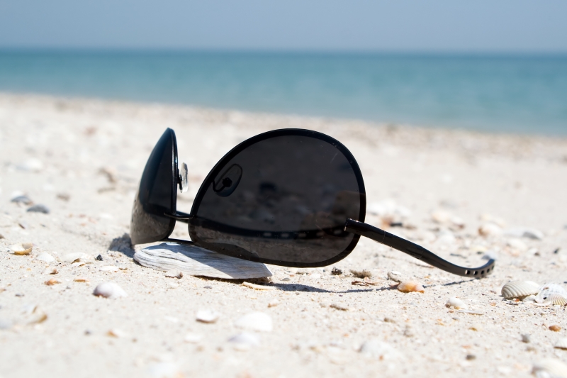 Solglasögon på strand